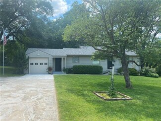 6811 Blue Pkwy, Kansas City, MO 64129