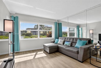 4706 NW 36th St Unit 411, Lauderdale Lakes, FL 33319