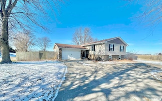 105 Sunshine Dr, Rio, IL 61472