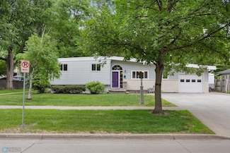 902 18th Ave S, Fargo, ND 58103