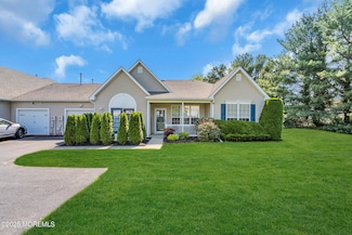 32 Sunnybrook Ln, Lakewood, NJ 08701
