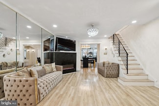 6430 N Smedley St, Philadelphia, PA 19126