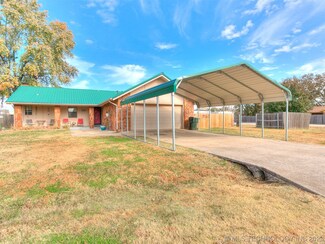 704 W 3rd St, Skiatook, OK 74070