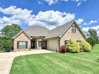 276 Sandstone Cir, Caledonia, MS 39740