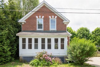 10 Lowe Ave, Warwick, RI 02889