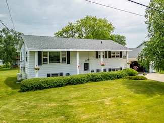 717 N Water St, Watertown, WI 53098