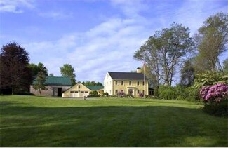 68 Hill St, Topsfield, MA 01983
