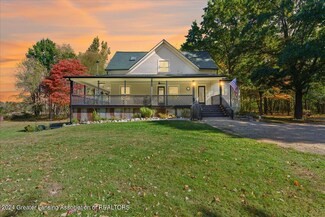5810 S Royston Rd, Eaton Rapids, MI 48827