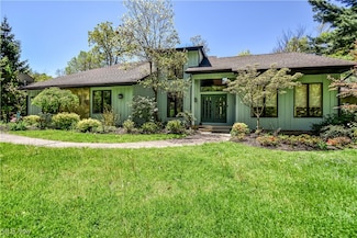 8220 Hermitage Rd, Painesville, OH 44077