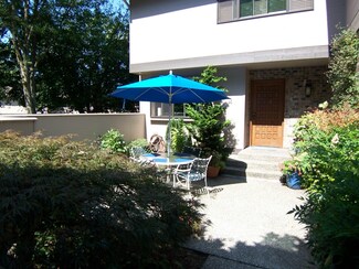 6516 108th Ave NE, Kirkland, WA 98033