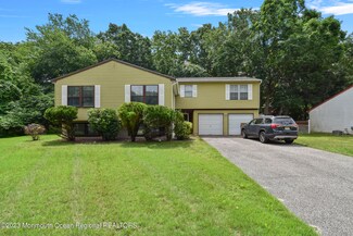 16 Colonial Ct, Howell, NJ 07731