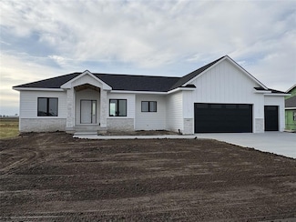 1113 Willow Dr, Huxley, IA 50124