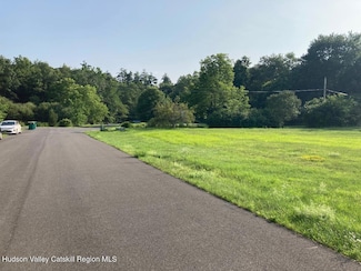 6 Paupawey Ct, Lake Katrine, NY 12449