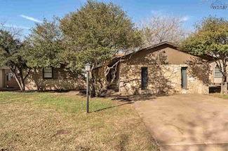 902 Dosia St, Iowa Park, TX 76367