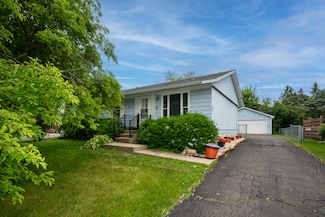 269 Cedarwood Ln, Antioch, IL 60002