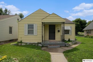 7818 N 30th St, Omaha, NE 68112