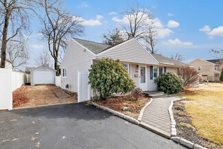 376 Folino Dr, Bridgeport, CT 06606