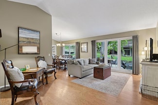 5248 Overlook Dr, Bloomington, MN 55437