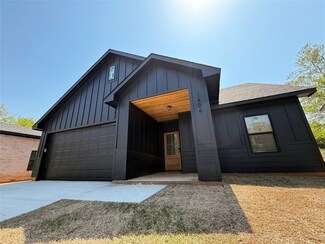 1404 W Morgan St, Denison, TX 75020