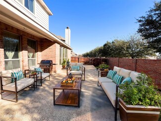 11 Beechcreek Dr, Fort Worth, TX 76134