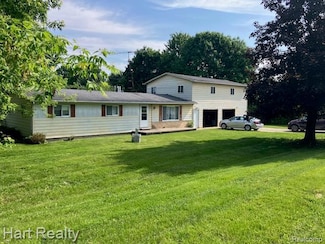 138 W Hunters Creek Rd, Lapeer, MI 48446