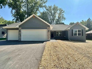 818 Club Ln, Beloit, WI 53511