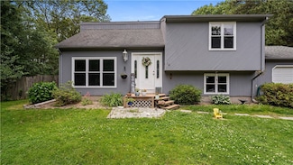 14 Deer Run Dr, Coventry, RI 02816
