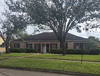 301 W Castle Harbour Dr, Friendswood, TX 77546