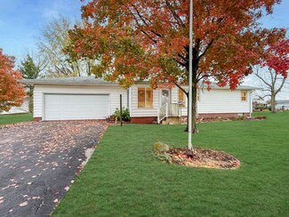 312 N West St, Gifford, IL 61847