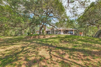 1196 Lakeside Dr, Eagle Lake, TX 77434