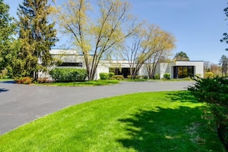 205 N Savanna Ct, Lake Forest, IL 60045