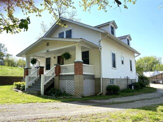118 E 8th St, Hermann, MO 65041