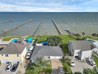 8010 Ocean Dr, Beach City, TX 77523
