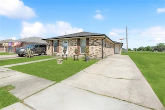 4005 Jupiter Dr, Chalmette, LA 70043