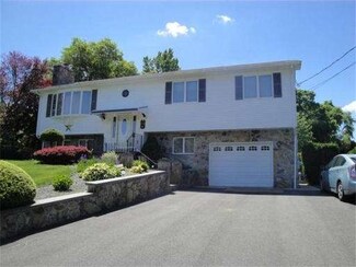 28 Cypress Dr, North Dartmouth, MA 02747
