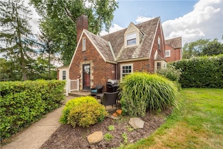 1065 Arbor Dr, Pittsburgh, PA 15220