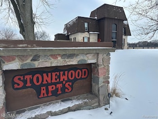 7187 Silver Lake Rd, Linden, MI 48451