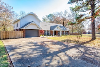 910 S Adams St, Lavaca, AR 72941