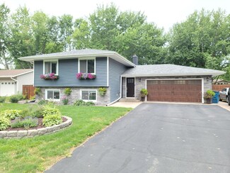 932 16th St SE, Forest Lake, MN 55025