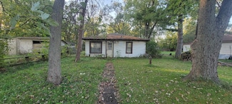 1230 W Broadview Ave, Crete, IL 60417