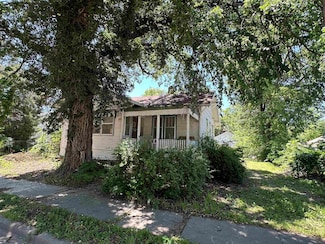 444 Baker St, Salina, KS 67401