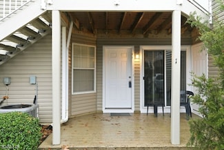 11 Ray Ct, Bedminster, NJ 07921