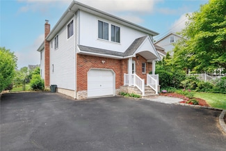 2518 Oak St, Bellmore, NY 11710