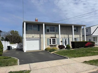 2333 Beech St, Wantagh, NY 11793