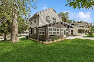 693 35th St, Des Moines, IA 50312
