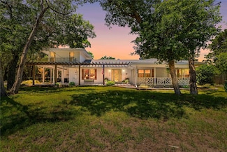 218 Rainbow Dr, Woodway, TX 76712
