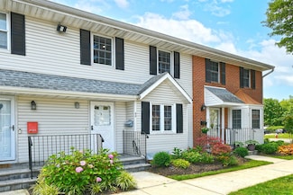 60 Jad Ct, Plainview, NY 11803