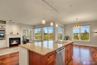 18707 SE Newport Way Unit 208, Issaquah, WA 98027