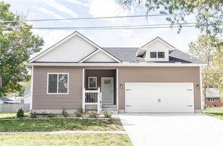 421 N 9th St, Adel, IA 50003