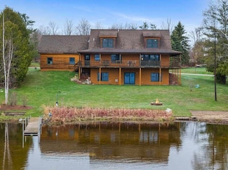 8120 Susan Shores Dr, Charlevoix, MI 49720